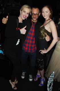 Eva Herzigova feet photo thumbnail