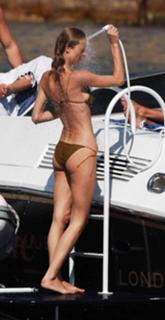 Eva Herzigova feet photo thumbnail