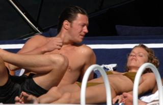 Eva Herzigova feet photo thumbnail