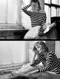 Eva Herzigova feet photo thumbnail