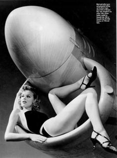 Eva Herzigova feet photo thumbnail