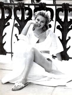 Eva Herzigova feet photo thumbnail