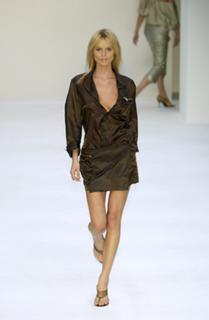 Eva Herzigova feet photo thumbnail