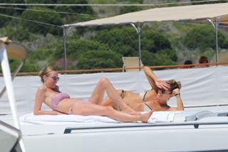 Eva Herzigova feet photo thumbnail