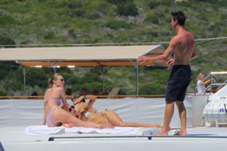 Eva Herzigova feet photo thumbnail