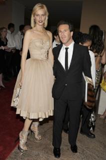 Eva Herzigova feet photo thumbnail