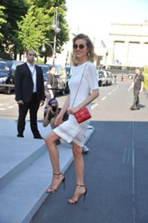 Eva Herzigova feet photo thumbnail