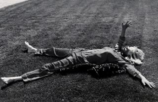 Eva Herzigova feet photo thumbnail