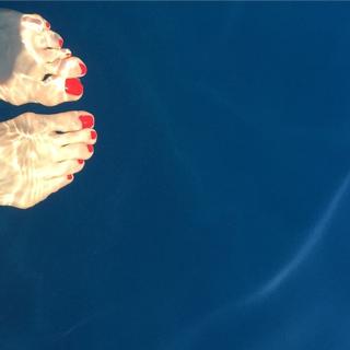 Eva Herzigova feet photo thumbnail