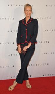 Eva Herzigova feet photo thumbnail