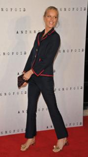 Eva Herzigova feet photo thumbnail