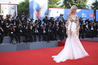 Eva Herzigova feet photo thumbnail