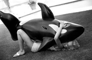 Eva Herzigova feet photo thumbnail