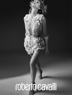 Eva Herzigova feet photo thumbnail