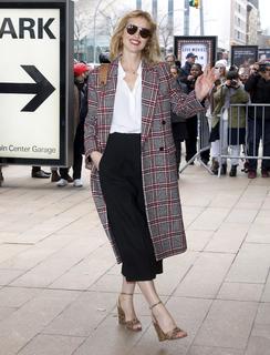 Eva Herzigova feet photo thumbnail