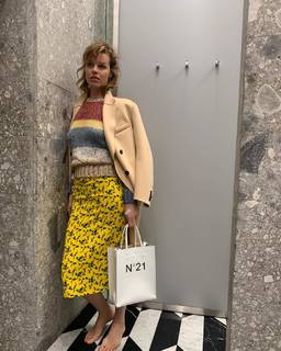 Eva Herzigova feet photo thumbnail