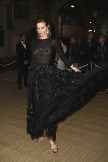 Eva Herzigova feet photo thumbnail