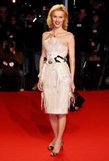 Eva Herzigova feet photo thumbnail