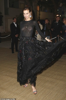 Eva Herzigova feet photo thumbnail