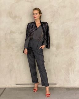 Eva Herzigova feet photo thumbnail