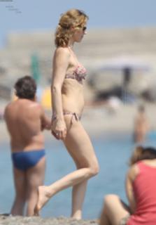 Eva Herzigova feet photo thumbnail