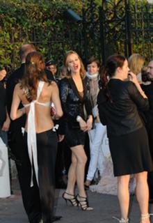 Eva Herzigova feet photo thumbnail