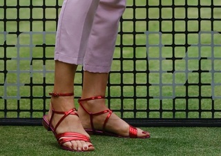 Eva Herzigova feet photo thumbnail