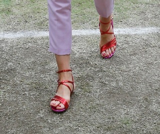 Eva Herzigova feet photo thumbnail