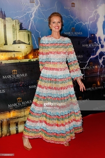 Eva Herzigova feet photo thumbnail