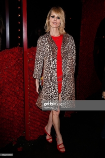 Eva Herzigova feet photo thumbnail