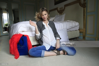 Eva Herzigova feet photo thumbnail