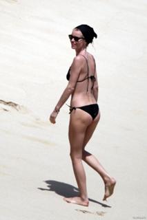 Eva Herzigova feet photo thumbnail