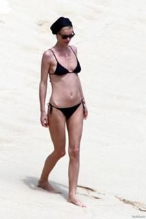 Eva Herzigova feet photo thumbnail