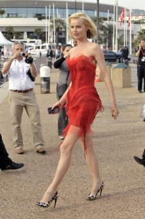 Eva Herzigova feet photo thumbnail