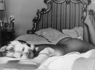 Eva Herzigova feet photo thumbnail