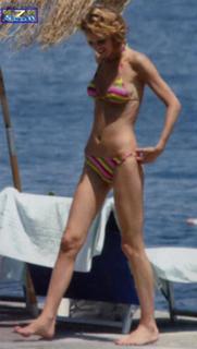 Eva Herzigova feet photo thumbnail