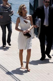 Eva Herzigova feet photo thumbnail