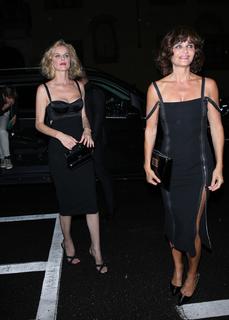 Eva Herzigova feet photo thumbnail