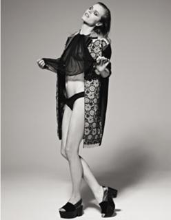 Eva Herzigova feet photo thumbnail