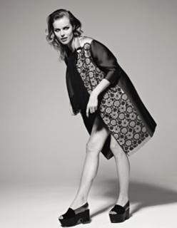 Eva Herzigova feet photo thumbnail