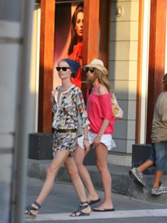 Eva Herzigova feet photo thumbnail