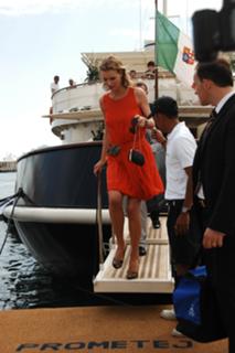 Eva Herzigova feet photo thumbnail