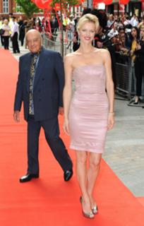 Eva Herzigova feet photo thumbnail