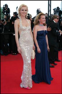 Eva Herzigova feet photo thumbnail