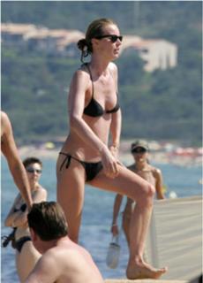 Eva Herzigova feet photo thumbnail