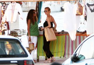 Eva Herzigova feet photo thumbnail