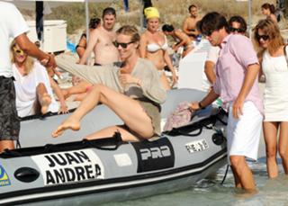 Eva Herzigova feet photo thumbnail