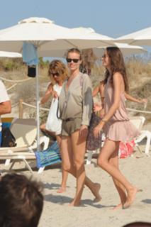 Eva Herzigova feet photo thumbnail