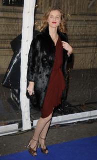 Eva Herzigova feet photo thumbnail