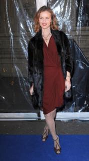 Eva Herzigova feet photo thumbnail